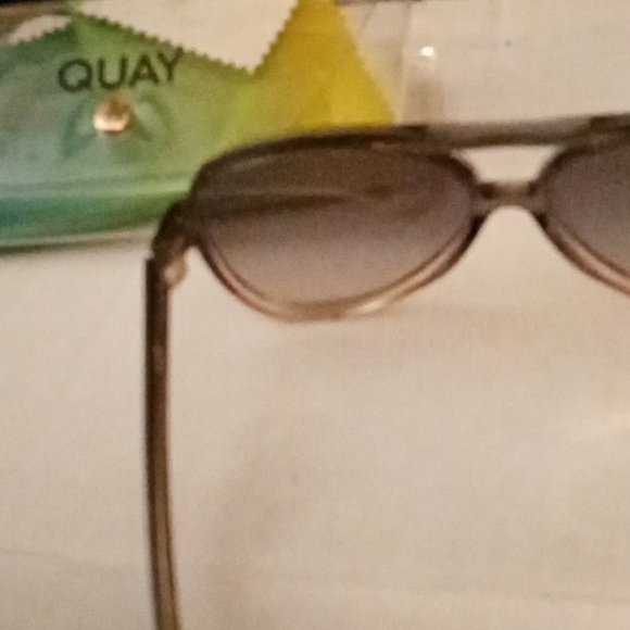 Quay shoreline sunglasses with case - Picture 4 of 4